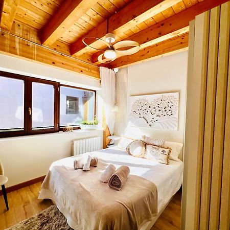 El Capricho De Claudia_ Apartamentos Burgos Catedral Esterno foto