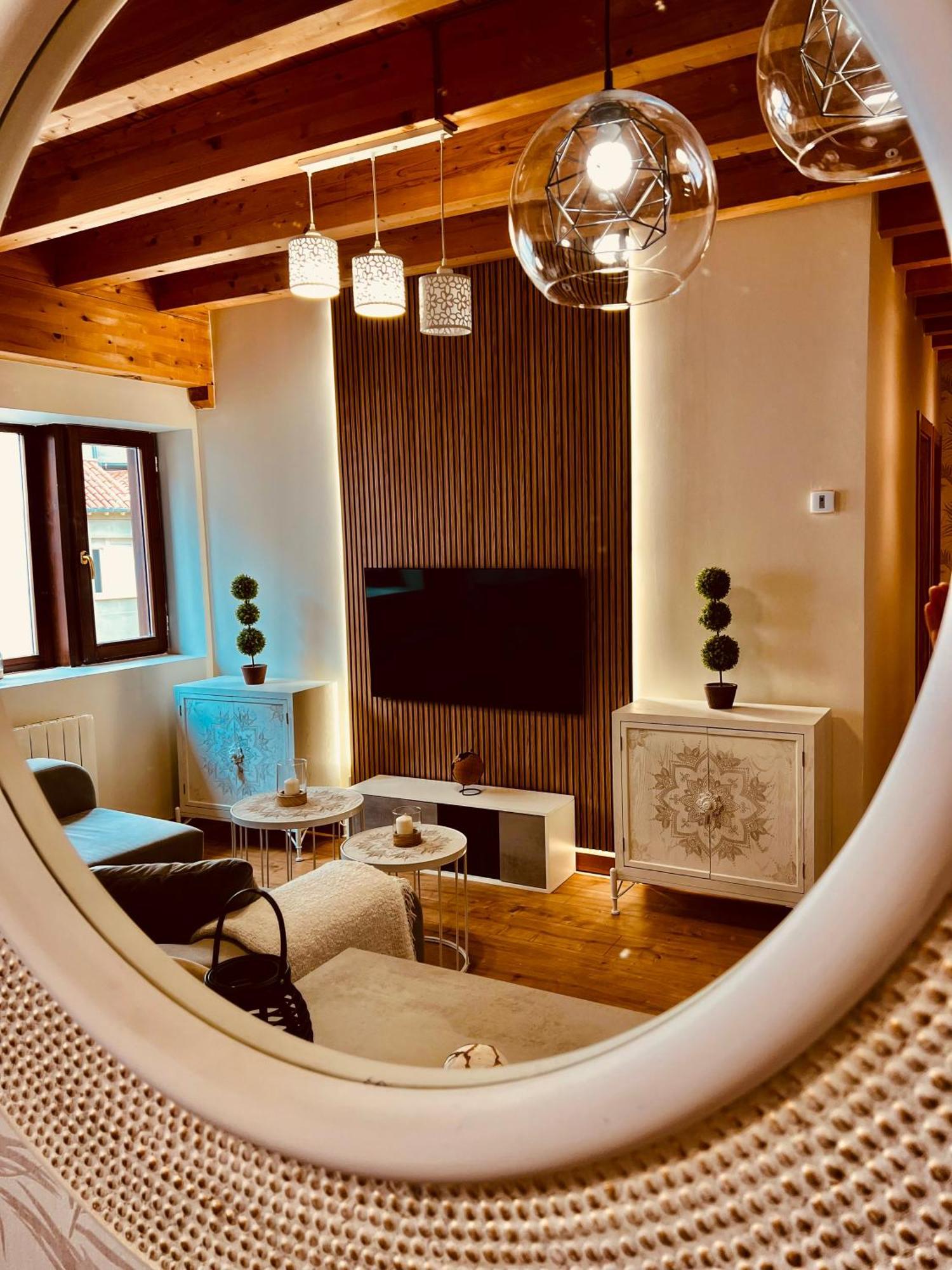 El Capricho De Claudia_ Apartamentos Burgos Catedral Esterno foto