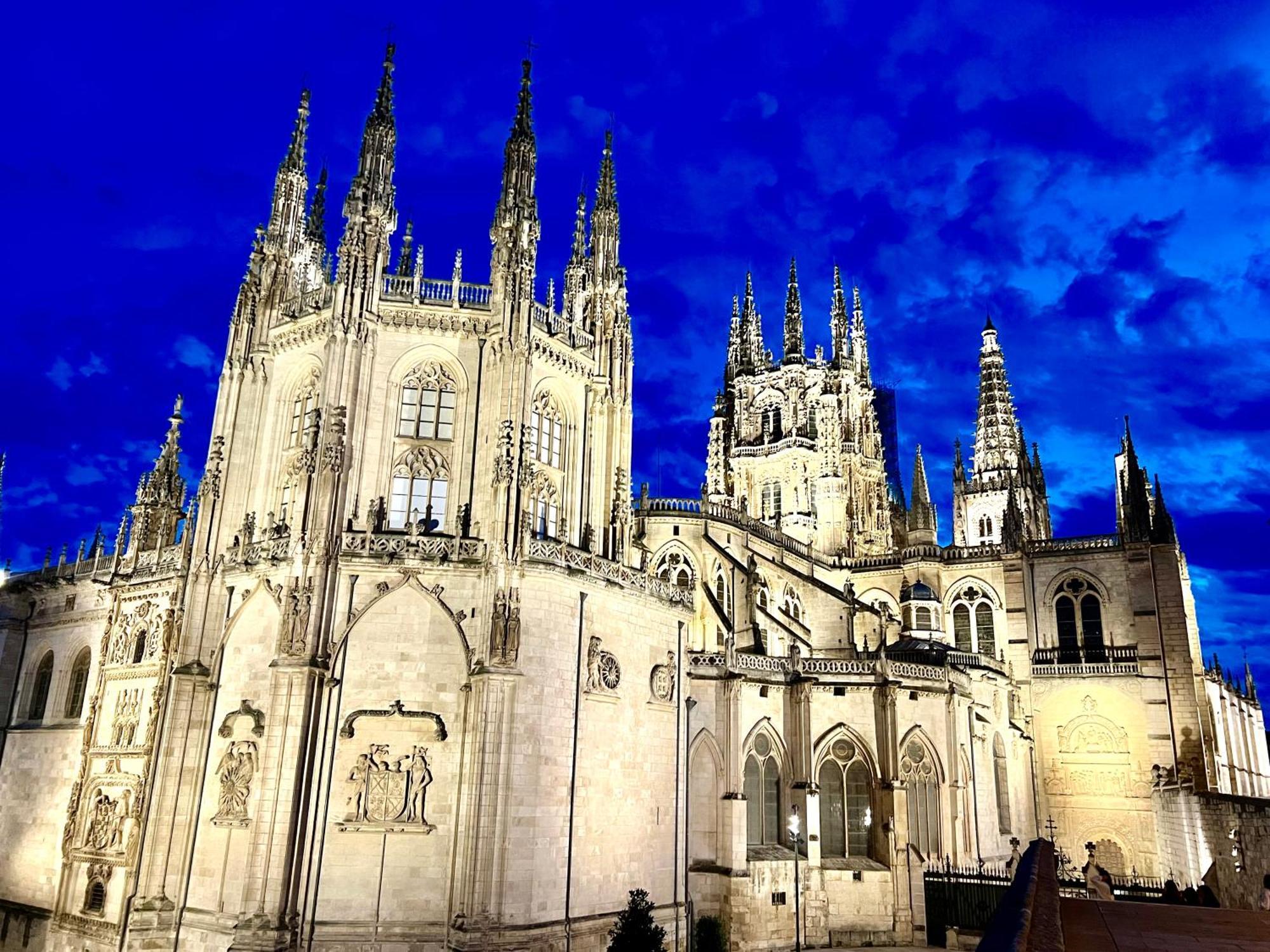 El Capricho De Claudia_ Apartamentos Burgos Catedral Esterno foto