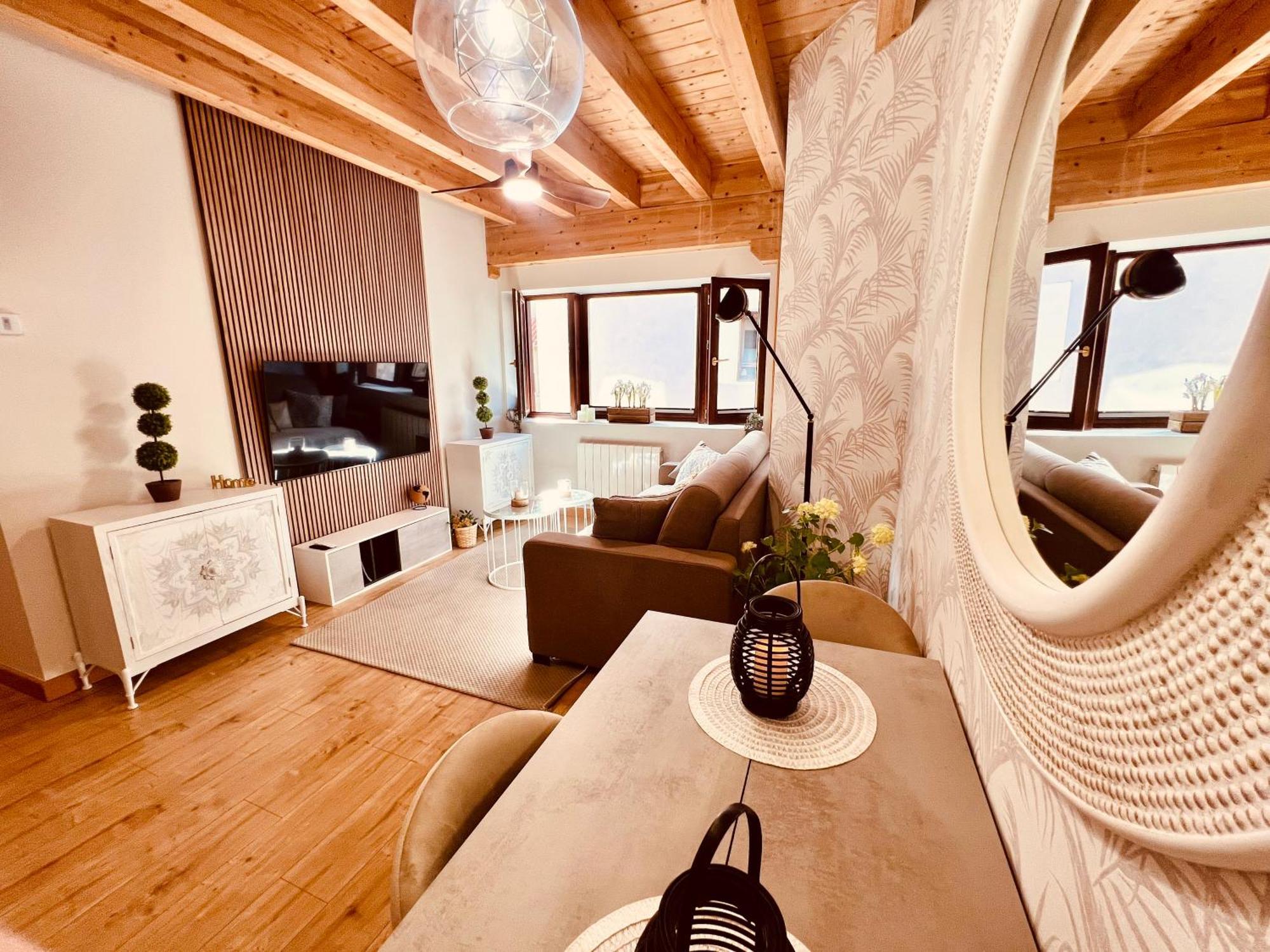 El Capricho De Claudia_ Apartamentos Burgos Catedral Esterno foto